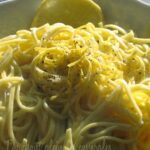 Cake ultra fondant à la courge, au citron et aux épices douces, glaçage acidulé