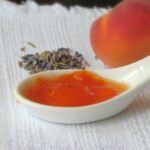 Penne aux courgettes grillées, ricotta, ail, menthe et pignons